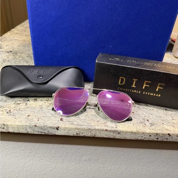 Diff Eyewear Dash Pink Aviator Sunglasses - Picture 3 of 3